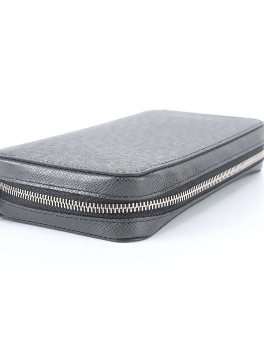 Louis Vuitton Taiga Zippy XL Organizer Leather Wallet Zip Around